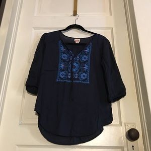 Cute peasant top with Norwegian-style embroidery!