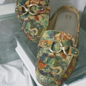 EUC. Anne Klein Patterned mules.