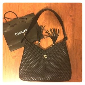 Black quitted super cute and fun shoulder bag!