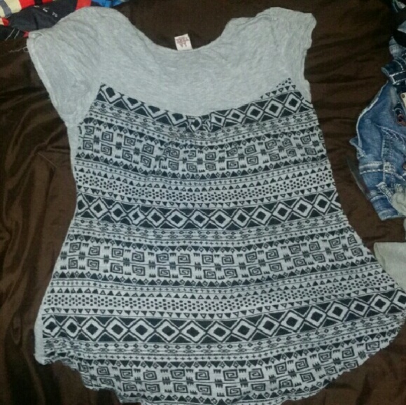 Aztec Print Tee - Picture 2 of 3