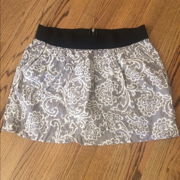 LOFT Dresses & Skirts - Ann Taylor Loft Gray and White Paisley Skirt.