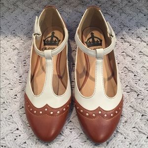 Tan flats