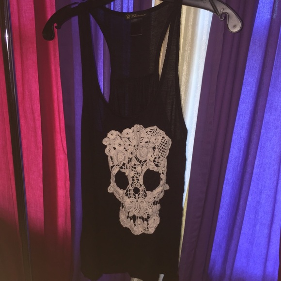 Cute black skull tank 💞