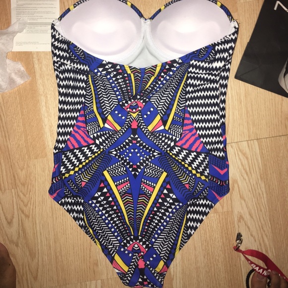 Patterned swimsuit 1 piece. - Picture 2 of 2