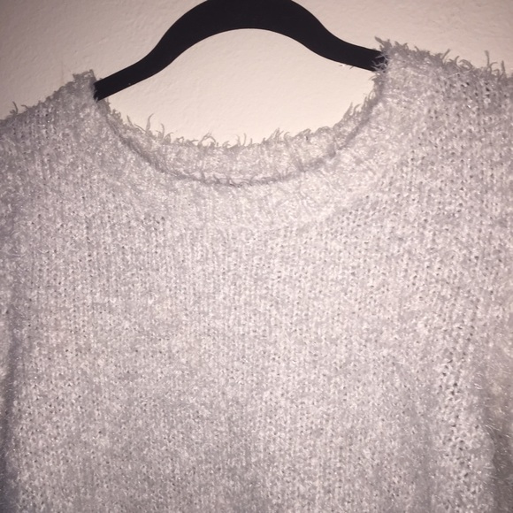 ❣️Sold❣️Fluffy Crop-Sweater - Picture 2 of 3