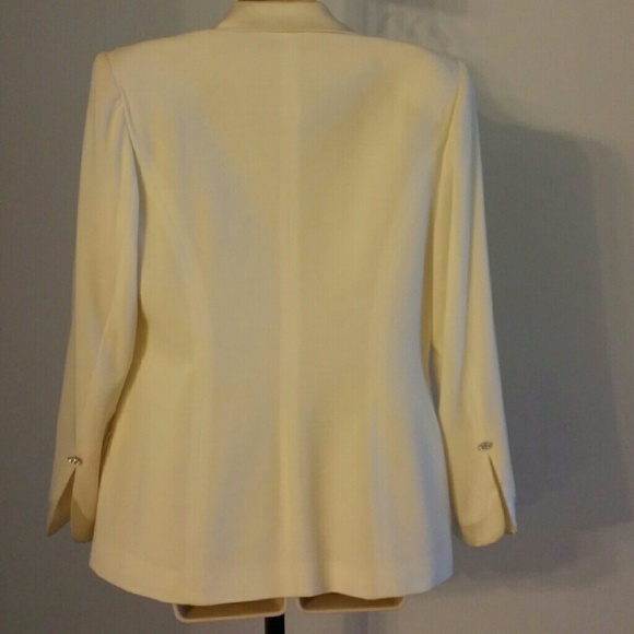 Piradina sz12 ivory tux jacket, satin trim - Picture 3 of 4
