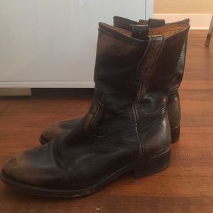 Frye Anna Shortie Distressed Black