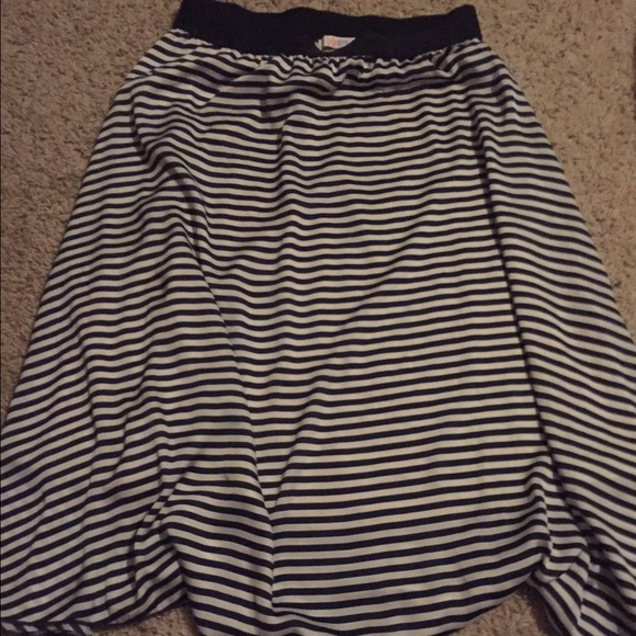 Lularoe BRAND NEW Lola skirt size M