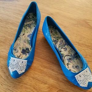 BLUE with LACE flats 1/2" heel. ALDO. EUR 38