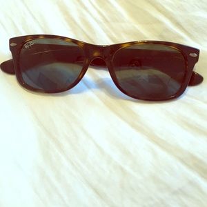Ray Ban Wayfarers RB2132