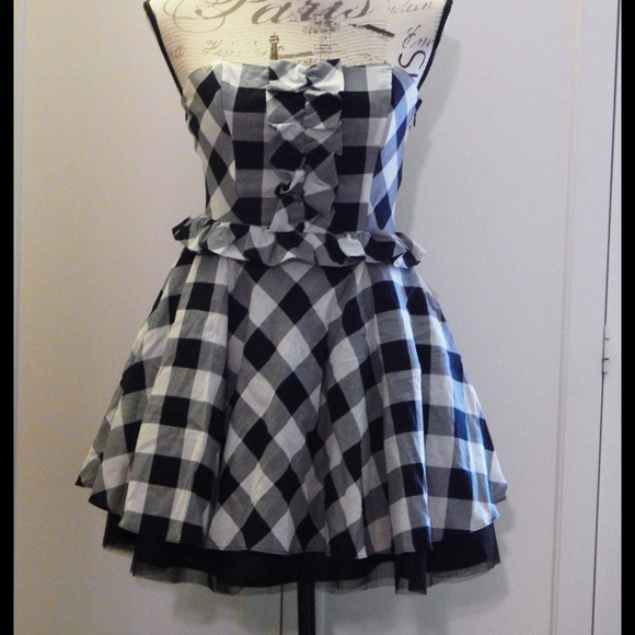 Forever 21 Dresses & Skirts - Forever 21 Black & White Gingham Dress SZ M NWOT Forever 21 Dresses & Skirts - Forever 21 Black & White Gingham Dress SZ M NWOT