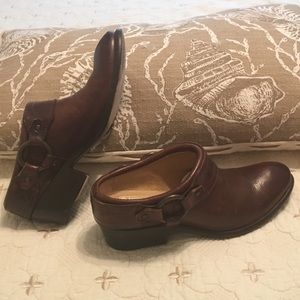 Frye Carson Clog Brown 7.5 Medium