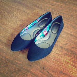 Kelly & Katie Black Almond pointed toe flats DSW