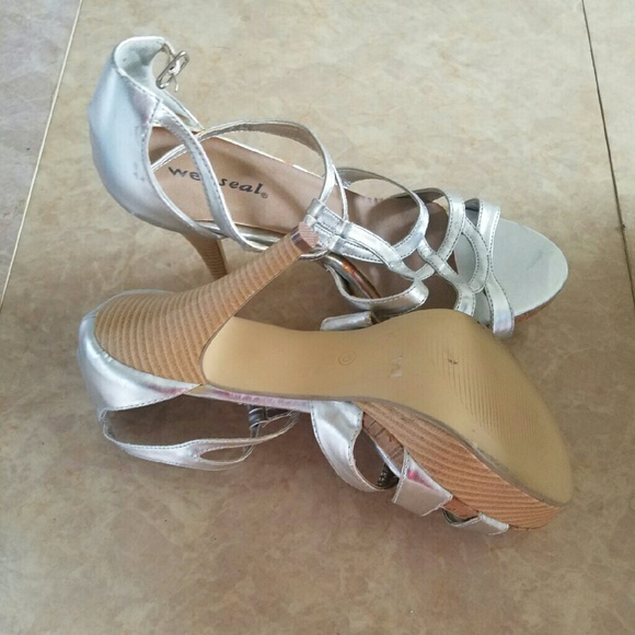 Sandals - Picture 3 of 3