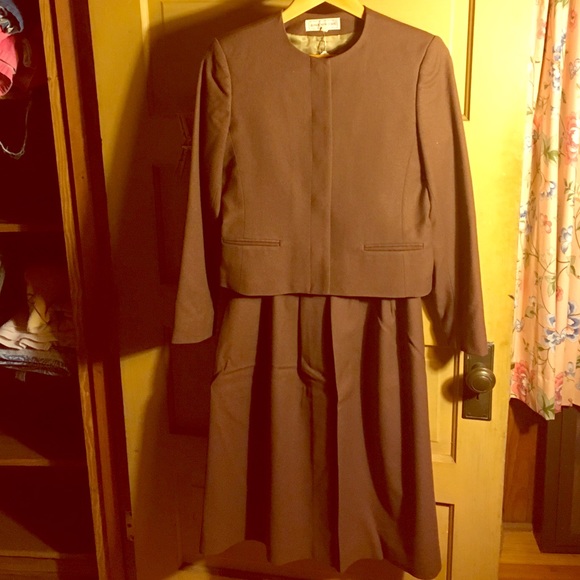 Jones New York brown skirt suit