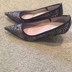 Brand new printed Tahari kitten heels NWOT