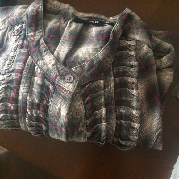 Button Down Ruffle Plaid Shirt - Picture 4 of 4