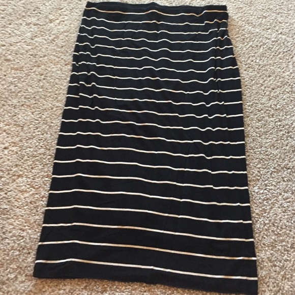 Vince Camuto midi skirt!   Lined!