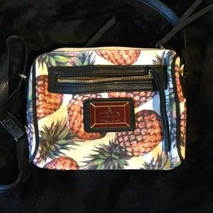 Pineapple purse