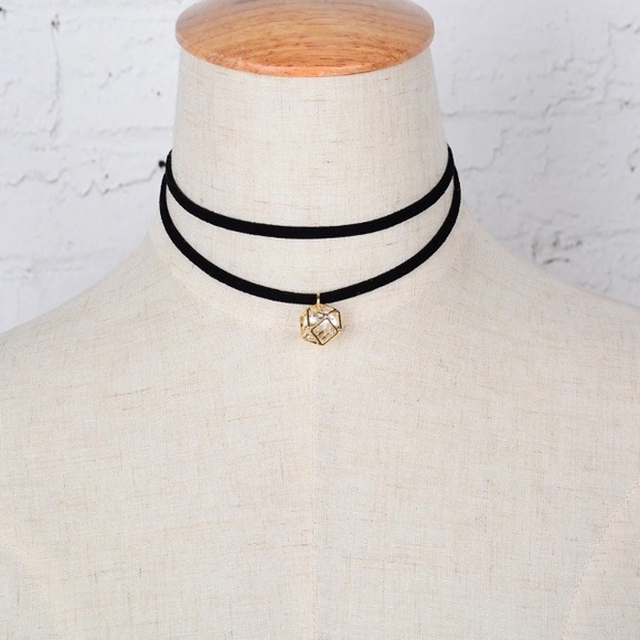 ✨Suede Choker Gold Caged Pendant 5 STAR RATED✨✨❤️️ - Picture 3 of 4