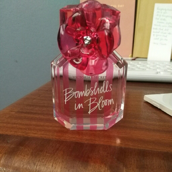 VICTORIA'S SECRET BOMSHELLS IN BLOOM