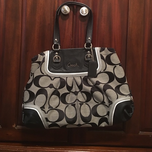 ❤️ Coach purse gray and black.