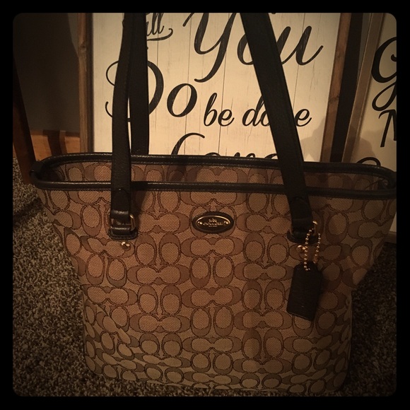Coach Handbags - ✨Authentic Coach purse✨