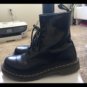 Women's dr. Martens size 8 black