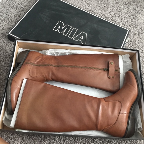 👢Brown boots