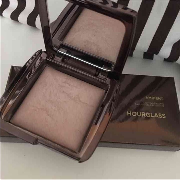 💕SOLD 💕Hourglass Ambient Lighting Powder