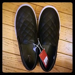 Street style black shoes