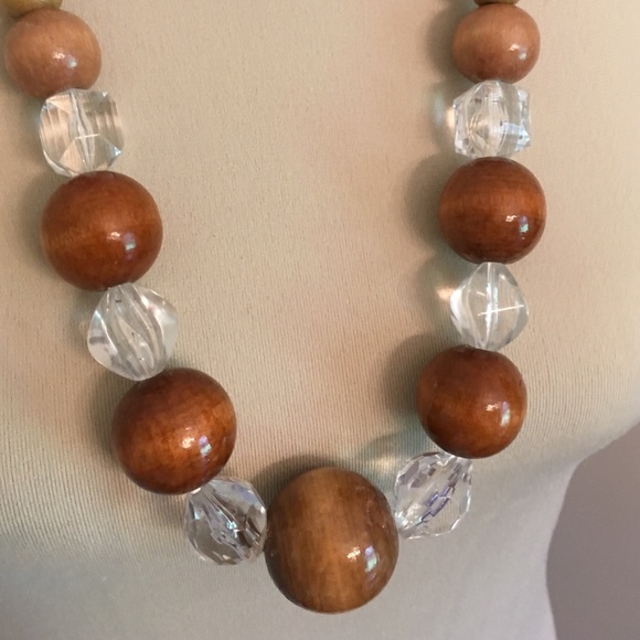 Handmade wooden and clear bead necklace - Picture 12 of 13