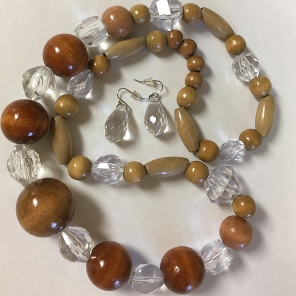 Handmade wooden and clear bead necklace - Picture 13 of 13
