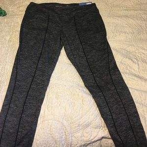 Simply Vera  woman's mid rise legging.