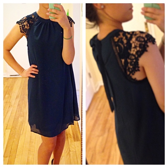 Dresses & Skirts - Beautiful teal lace shoulder tie back top