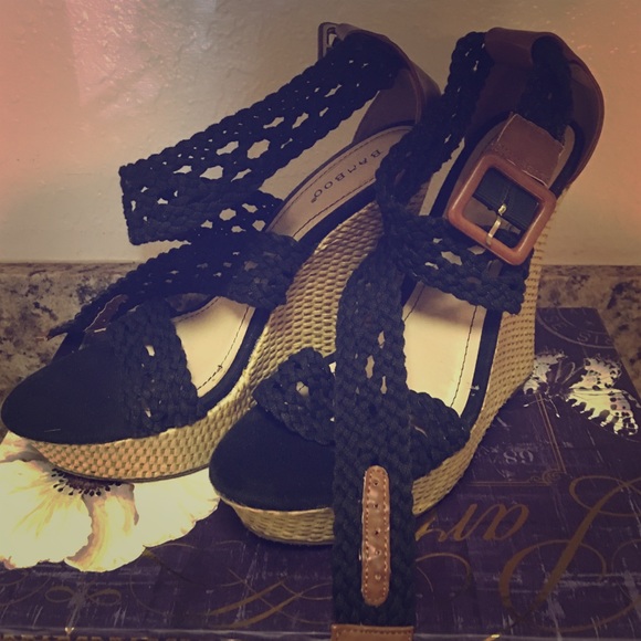 Used Size 9 Bamboo Criss Cross Braided Wedges.