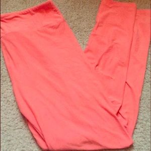 TC Lularoe - peachy orange leggings.