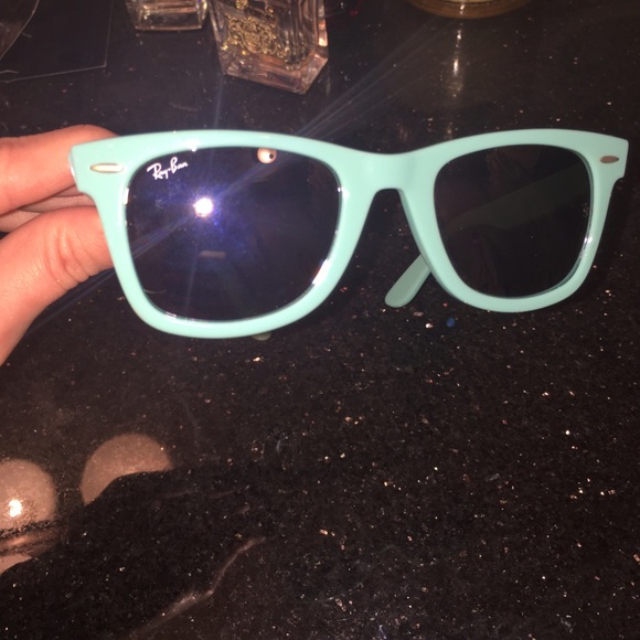 Ray-Ban Wayfarer Sunglasses main image 4