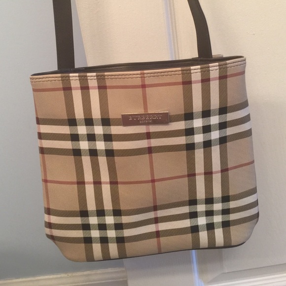 Shoulder or cross-body convertable purse