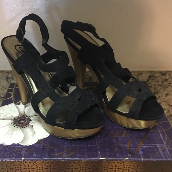 Almost new size 9 Candies Heels. Looks New!
