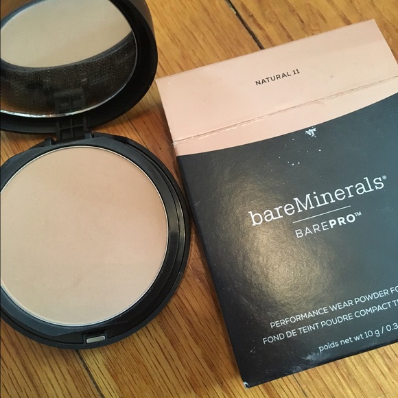 Bare minerals powder