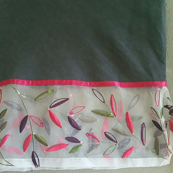 Grey skirt with embroidery - Picture 3 of 4