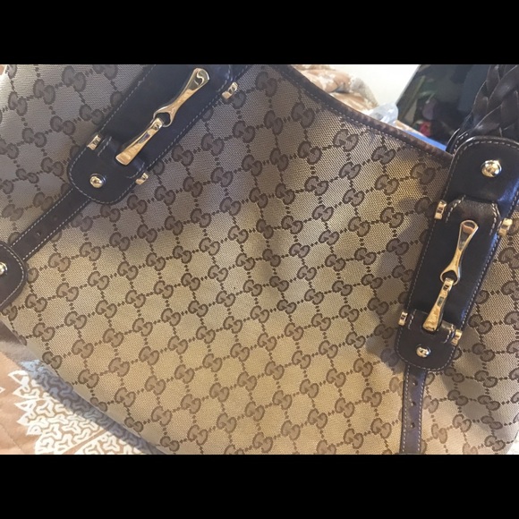 💯% Authentic Gucci original GG shoulder bag.