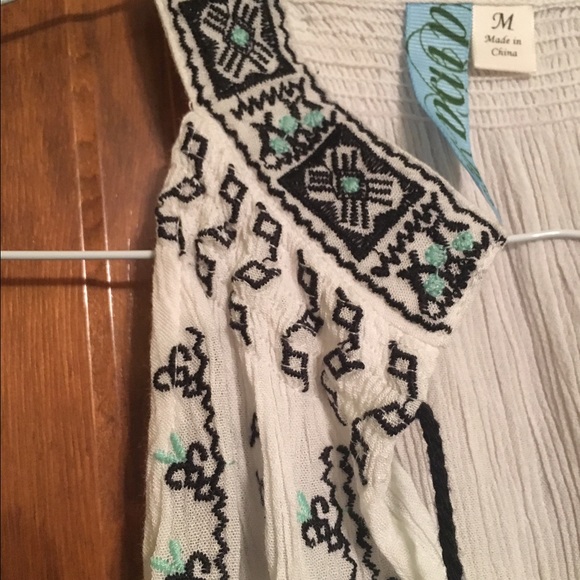 Top with embroidery from Francesca's - Picture 2 of 3