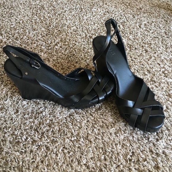 Black wedges