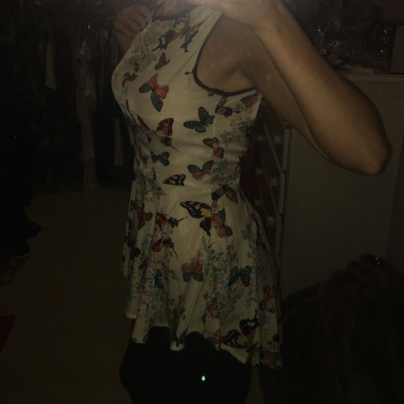 Boohoo Butterfly Print Top - Picture 3 of 3