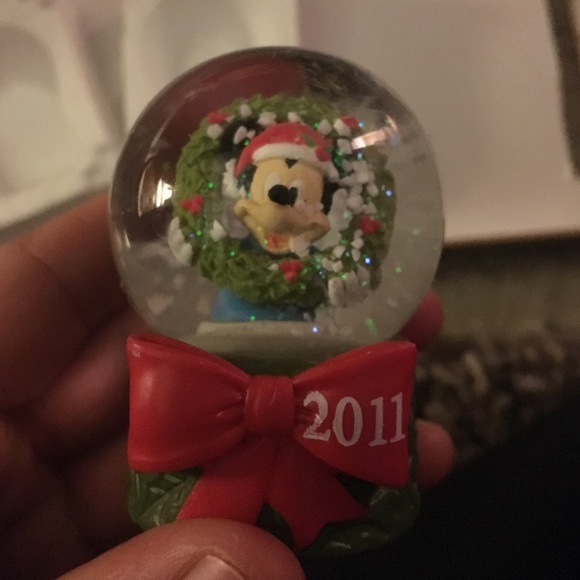 Mini collectible snow globe