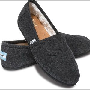 TOMS Womens Classic Black Woolen Shoe - Size 9