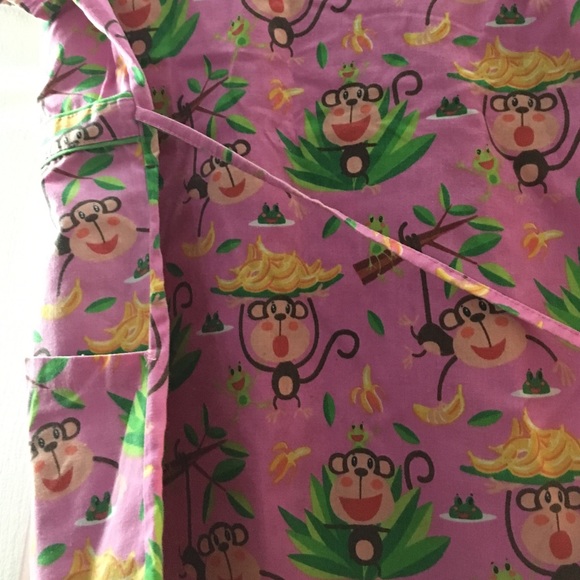 Pink monkey scrub top - Picture 4 of 4
