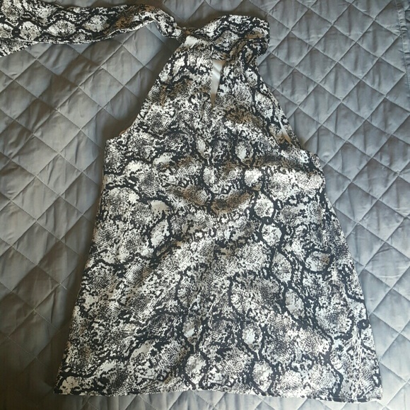 Black and white snakeskin print top - Picture 2 of 4